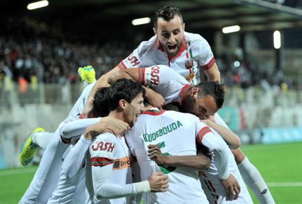 Ligue 1 (15e journée) : le MC Oran nouveau dauphin, la série noire continue pour le CS Constantine