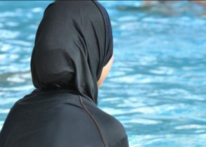 La justice suspend l&#039;interdiction du burkini en France