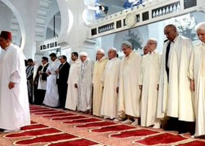 Bensalah, Bouhadja et Ouyahia accomplissent la prière de l'Aid El-Adha à la grande mosquée d'Alger
