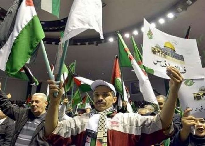  Meeting de soutien à la Palestine : des milliers de citoyens à la Coupole du 5 juillet. 
