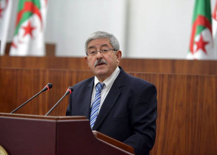 Ouyahia exhorte Sonatrach à investir dans l'exploitation du gaz de schiste (Vidéo) 