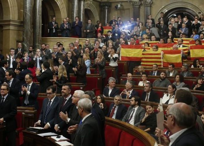 Espagne : Le Parlement catalan adopte une motion proclamant l'indépendance de la Catalogne