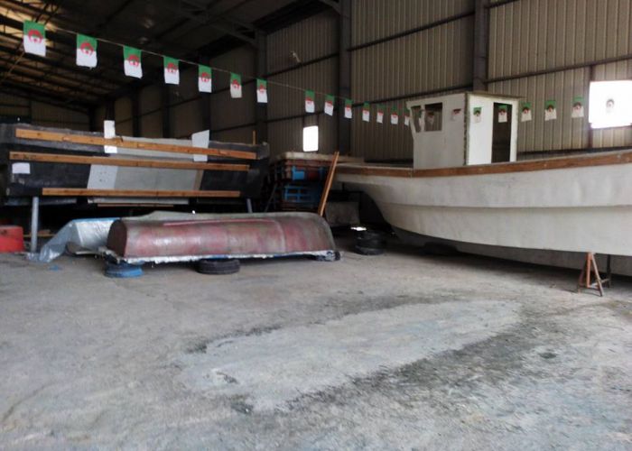 Lancement de la construction de la première barge de pêche en Algérie au chantier naval d'Azeffoune