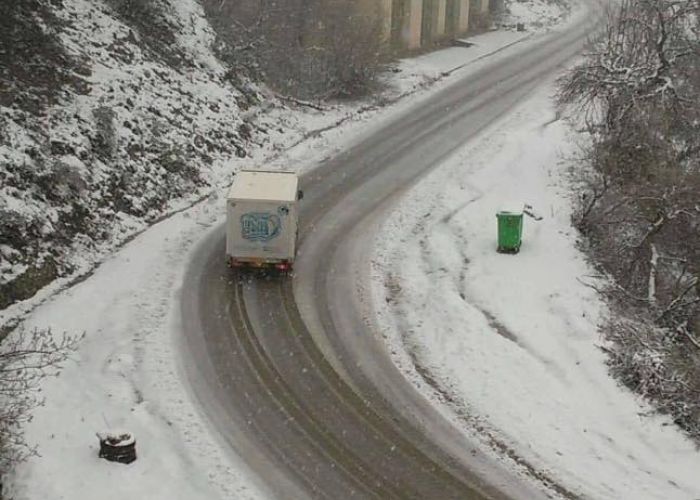 Chutes de neige sur les reliefs dépassant les 700 m au Centre et à l'Est du pays