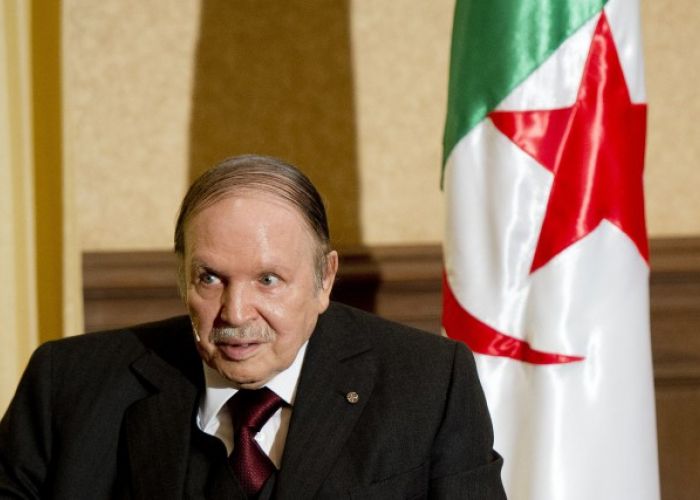  Célébration du 24 février : Le président Bouteflika appelle à une alternative économique