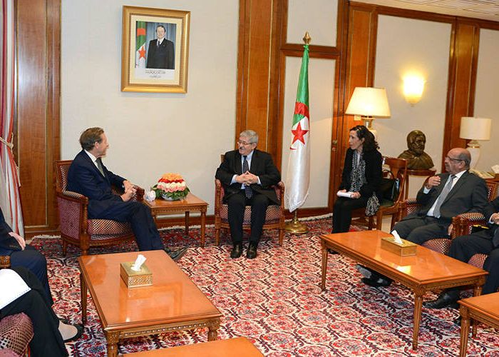  Algérie-Grande Bretagne : Ahmed Ouyahia reçoit Lord Richard Risby