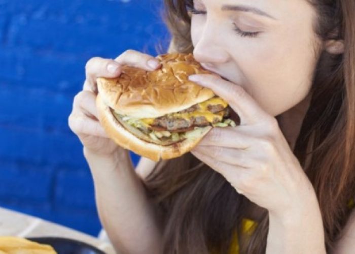 Malbouffe : elle accroît le risque de cancer