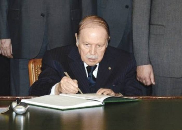 Conseil des ministres : Bouteflika signe la Loi de finances 2018 (Vidéo)