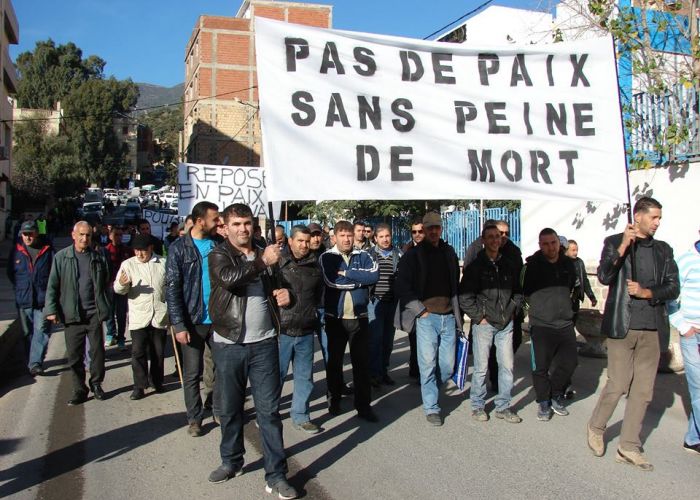 Marche à Sidi Aich:Des citoyens réclament la peine de mort à l'encontre des tueurs d'enfants(Vidéo)