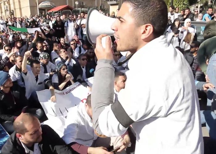  Les médecins résidents : « Ya Ouyahia, Manach khayfine ! »