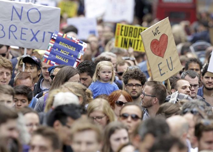 Les Britanniques se mobilisent pour bloquer le Brexit 