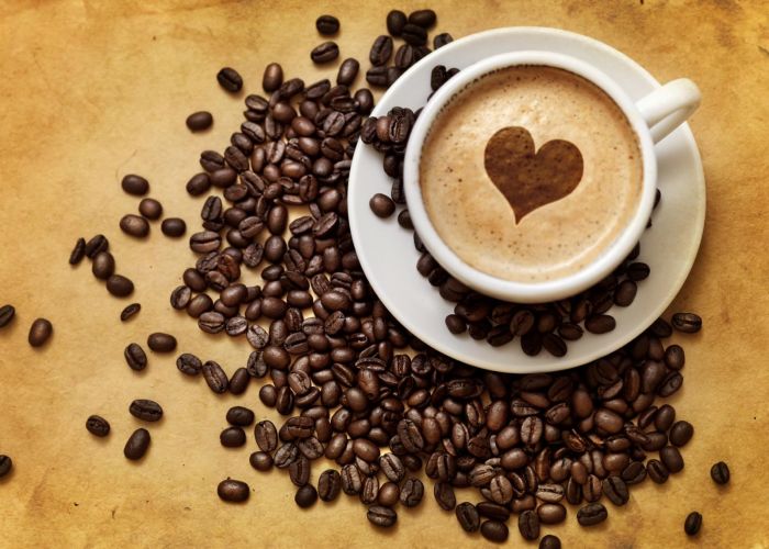 Si vous prenez 4 tasses de café par jour, on a de bonnes nouvelles pour vous