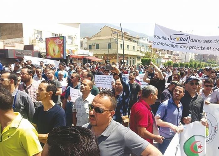  Béjaia : Des centaines de personnes ont marché en soutien aux travailleurs de CEVITAL