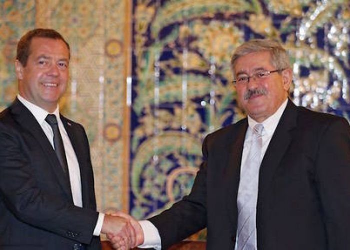Energie : Ouyahia et Medvedev se félicitent du rééquilibrage du marché pétrolier 