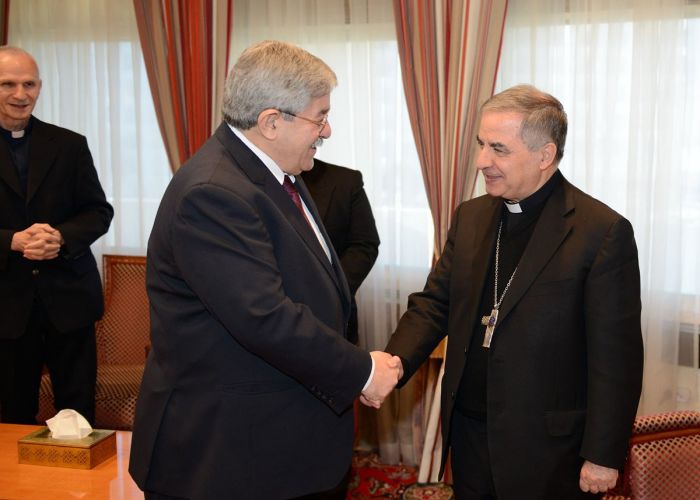 Béatification des religieux catholiques : Ahmed Ouyahia reçoit le représentant du Pape François 