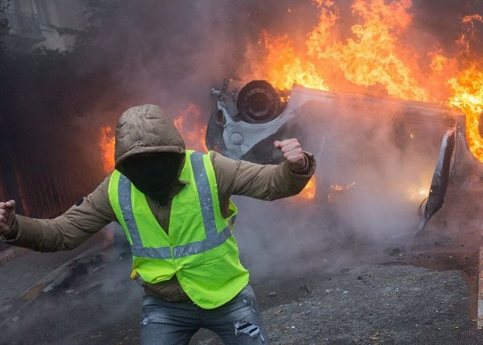Gilets jaunes : climat insurrectionnel dans plusieurs villes de France 
