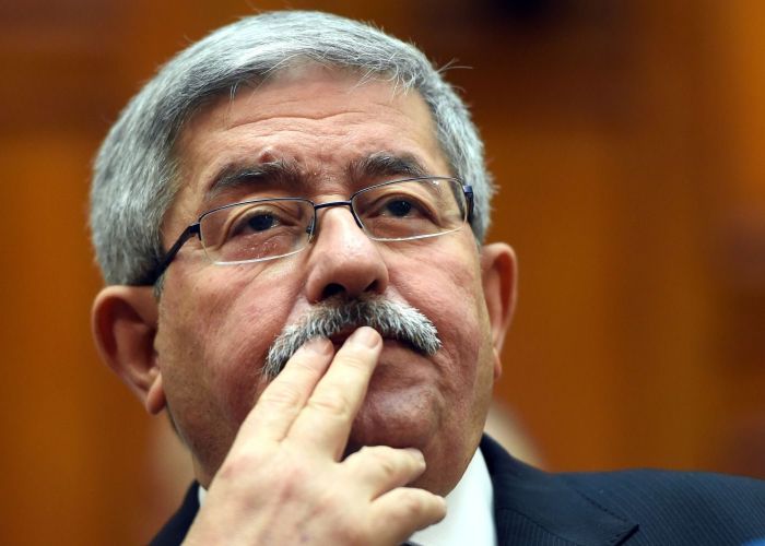  Ils attendaient de pied ferme Ahmed Ouyahia : des dizaines de citoyens devant le Tribunal de Sidi Mhamed