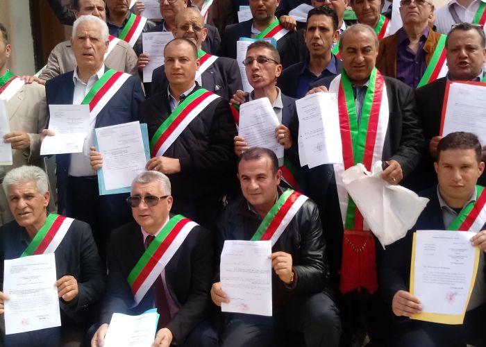 Rejet des présidentielles du 4 juillet : Des élus de Tizi Ouzou appellent les maires des autres wilayas à marcher vendredi à Alger 