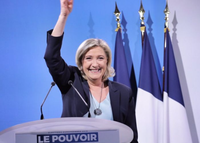 Marine Le Pen demande la suspension des visas aux algériens