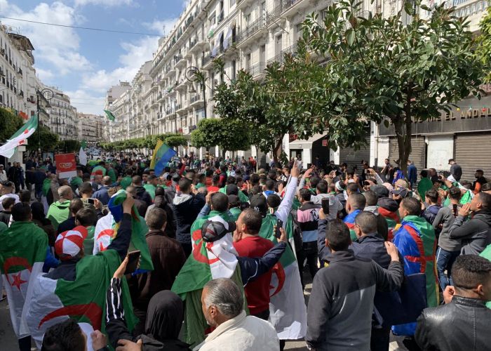 Direct : HuitiÃ¨me vendredi de mobilisation populaire (VidÃ©o) 