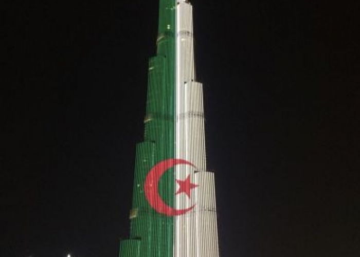La plus haute tour du monde "Burdj Khalifa" à Dubaï s'est illuminée aux couleurs du drapeau Algérien (vidéo)