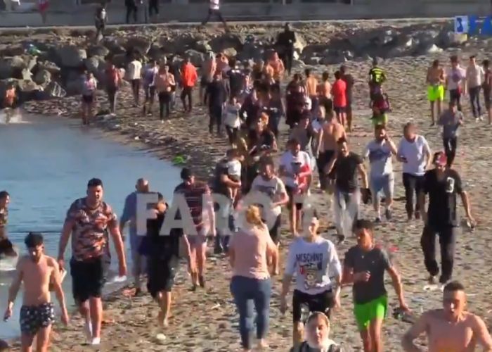 Espagne : 2700 migrants marocains dont un millier de mineurs arrivent à Ceuta en une journée (Vidéo)