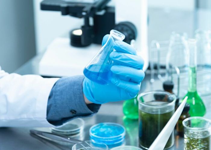 Coronavirus: la Suisse met au point un cocktail anti-Covid expérimental prometteur 