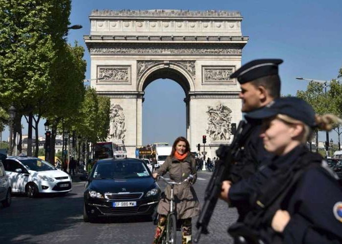 La vidéo montrant des Musulmans britanniques célébrant l'attentat des Champs-Élysées était fausse