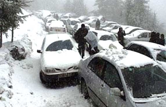 Des automobilistes bloqués par la neige au niveau du col de Chellata (Tizi Ouzou)(Actualisé)