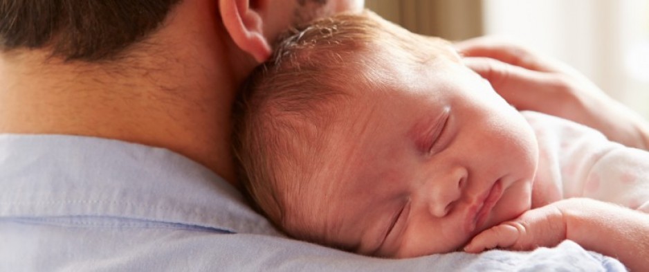 Dépression post-partum : les papas en souffrent aussi