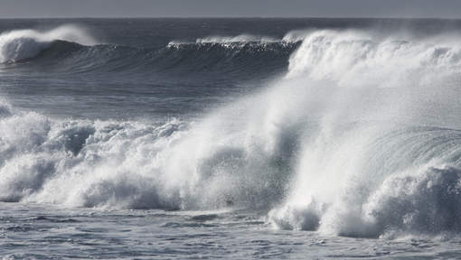 Alerte aux fortes vagues de 7 mètres et aux vents violents 