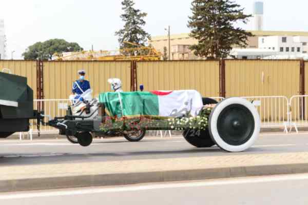 Abdelkader Bensalah enterré au carré des martyrs du cimetière d'El Alia