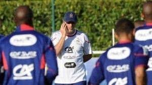 Quotas raciaux dans le foot français: François Blaquart suspendu, Laurent Blanc s'excuse