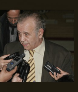 Me Ksentini propose de déclarer l'ANP "gardienne" de la Constitution