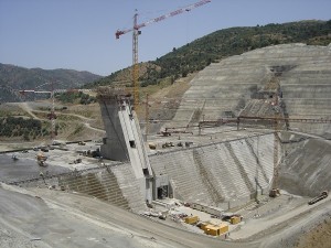 Ressources en eau : 64 barrages en 2011, 96 en 2016