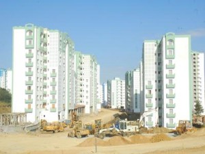Le président revoit à la hausse son plan quinquennal : 2.450.000 logements réalisés d'ici 2014 !