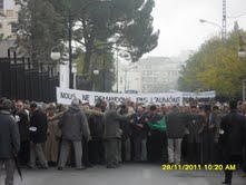 Des milliers de retraités marchent à Tizi Ouzou 