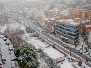 Alger : La circulation routière perturbée en raison de chutes de neige