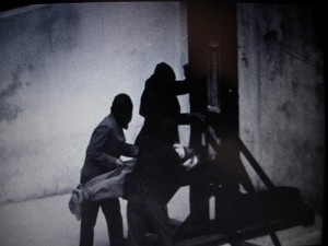 Indignation à Paris contre la vente aux enchères d'instruments de torture du bourreau Meyssonnier