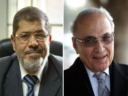 Egypte: Les Frères musulmans et Ahmed Chafik courtisent les "révolutionnaires"