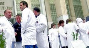 Le praticiens spécialistes gèlent leur mouvement de grève