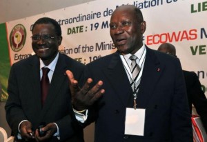  L'Afrique de l'Ouest fait plier l'ex-junte au Mali, accord sur la transition