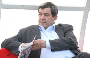 JS Kabylie: Hannachi engagera un entraîneur étranger et Karouf pour le seconder