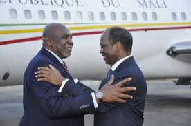 Mali : Le Premier ministre soutient la négociation lors d'une visite au médiateur