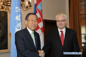 Le chef de l'ONU exige une solution pacifique, la violence se poursuit en Syrie