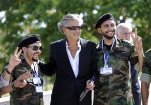 Syrie: BHL appelle à une intervention militaire aérienne