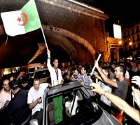 Retour triomphal à Alger du champion olympique Taoufik Makhloufi