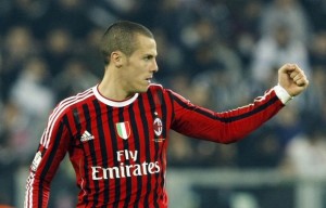 AC Milan : Djamel Mesbah écarte un éventuel départ au mercato