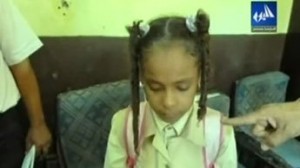 Egypte : Une enseignante coupe les cheveux de deux élèves non voilées