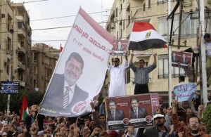 Egypte : Morsi renforce ses pouvoirs et ravive les tensions